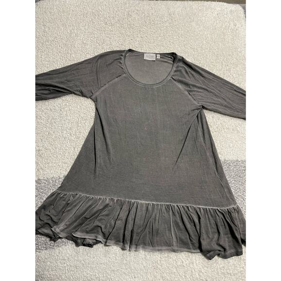 Dantelle Women's Size Medium Oil Dye Ruffle Hem Drop Waist Top Gray - Picture 1 of 9